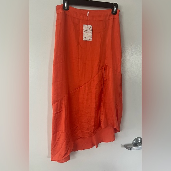 Orange skirt with split on the side. It’s lined, perfect for summer. Unworn - Picture 4 of 4